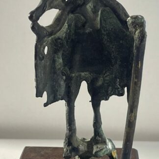 Figurine de guerrier nuragique de Sardaigne en bronze patiné sur socle reproduction du XXe siècle de 12 cm de hauteur totale.