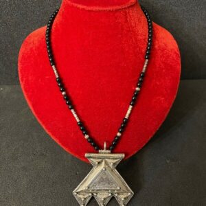 Collier Touareg ancienne grande Khomeissa Main de Fatima Sahara Niger XXe Tuareg