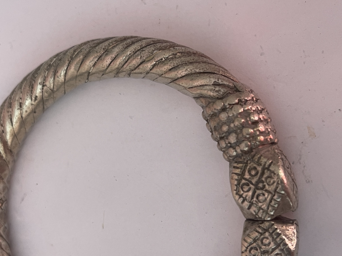 Antique Yemen Taiz Silver Tribal Bracelet Heavy Bedouin Jewelry 304g – Image 7