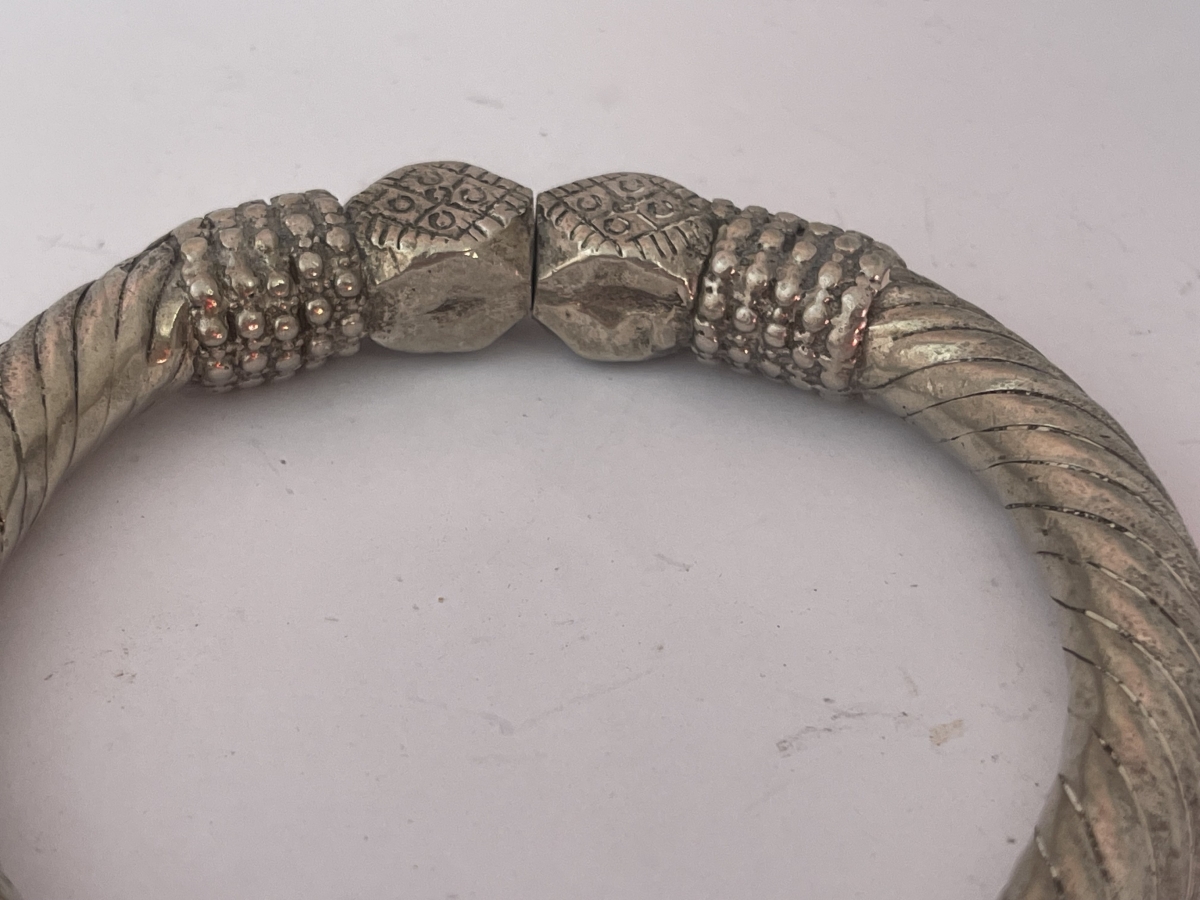 Antique Yemen Taiz Silver Tribal Bracelet Heavy Bedouin Jewelry 304g – Image 3