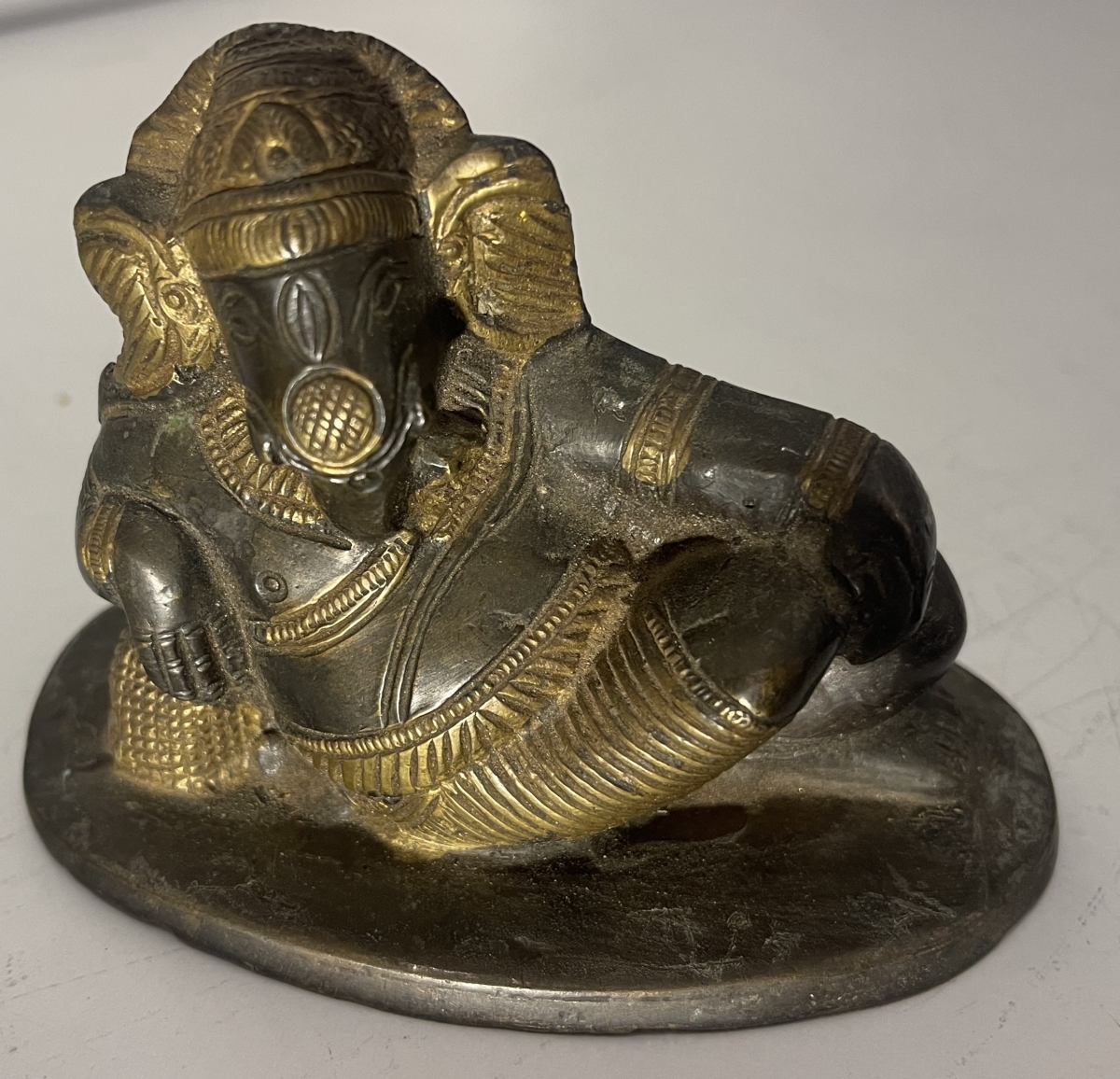 Statue ancienne de Ganesha allongé en bronze Inde du Sud Style Chola Eléphant
