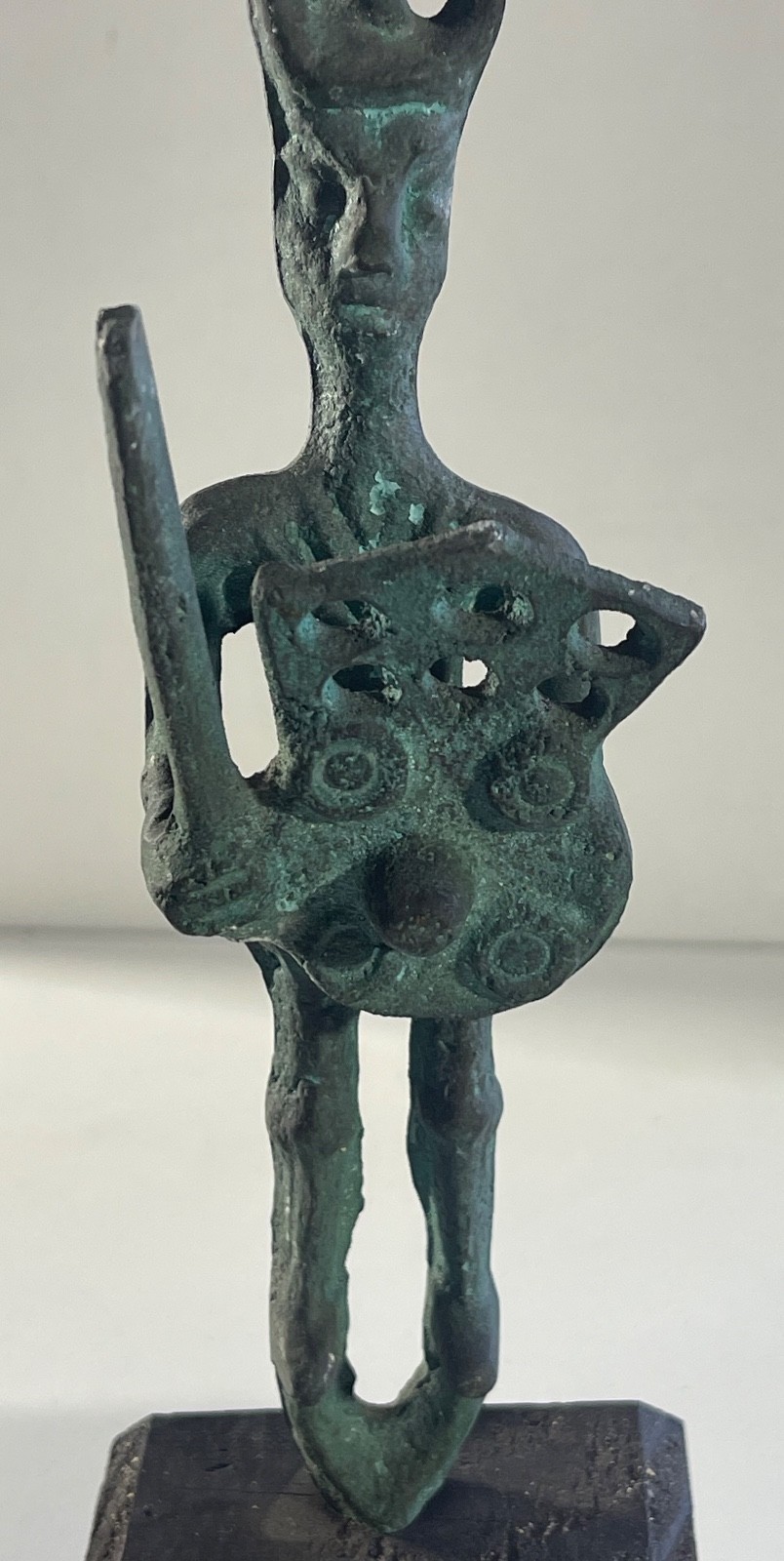 Sardinia Nuragic Warrior Bronze Sculpture on Wooden Base 20th Century Replica – Image 2