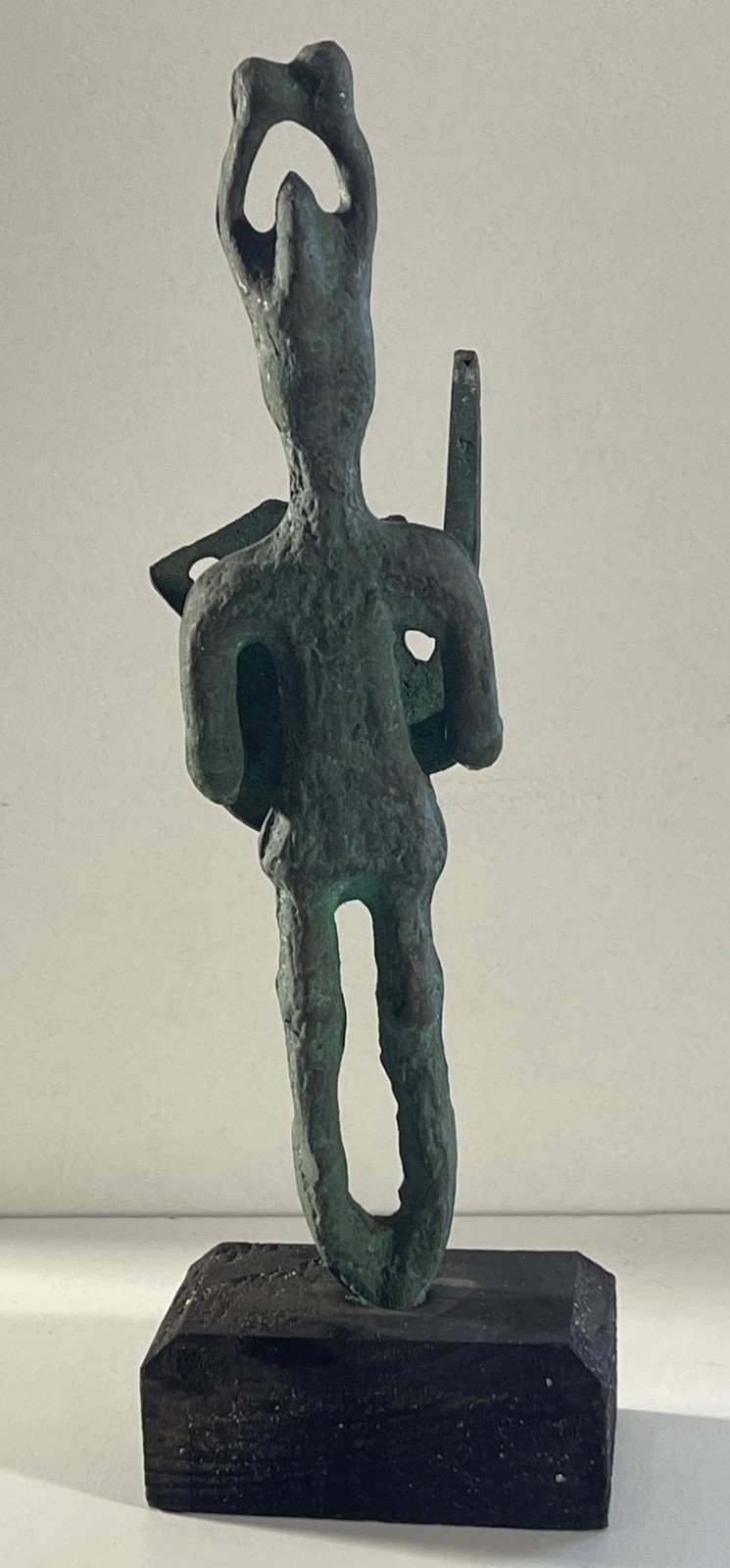 Sardinia Nuragic Warrior Bronze Sculpture on Wooden Base 20th Century Replica – Image 13